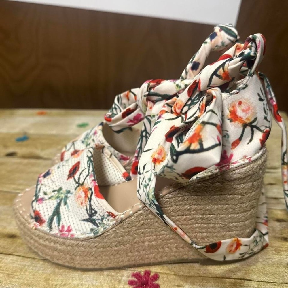 Just Fab Floral‎ Wedges - Picture 3 of 5